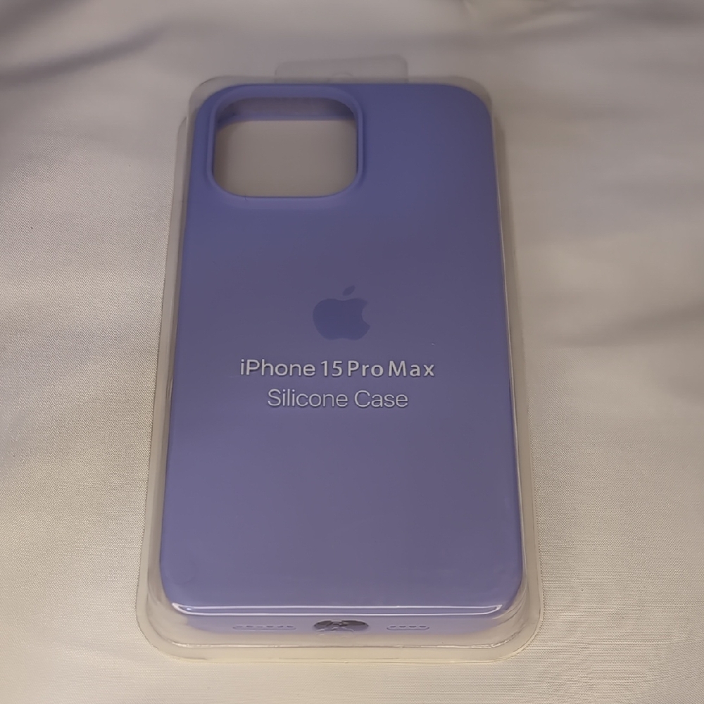 Apple iPhone 15 Pro Max Silicone Case - Lavender
